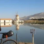 Kitesurf e Cicloturismo: Un Binomio Perfetto per Esplorare lo Stagnone di Marsala