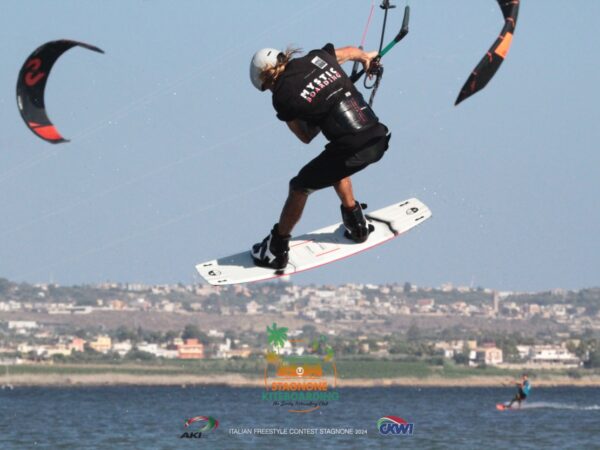 Luglio allo Stagnone: il mese perfetto per imparare il Kitesurf con Stagnone Kiteboarding